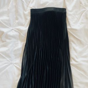 H&M Pleated Black Midi Skirt | Size 2